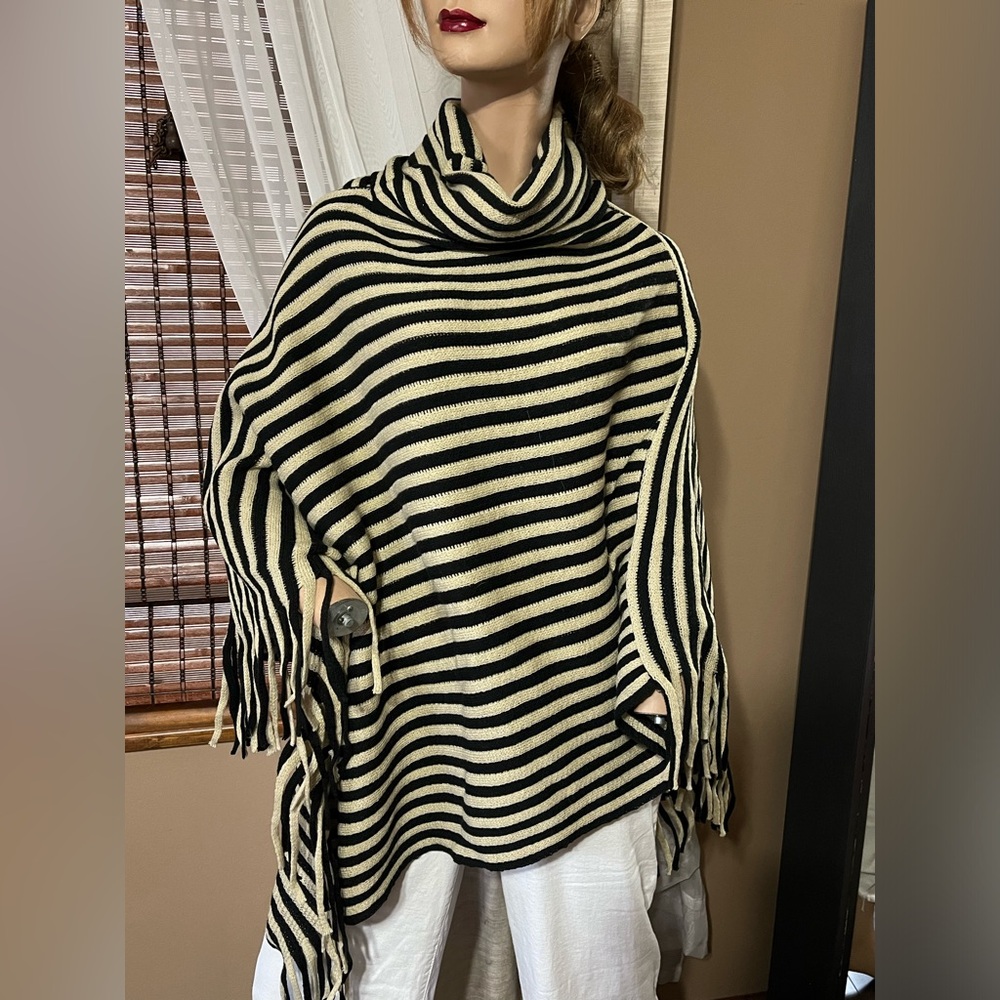 Pancho black tan turtleneck OS